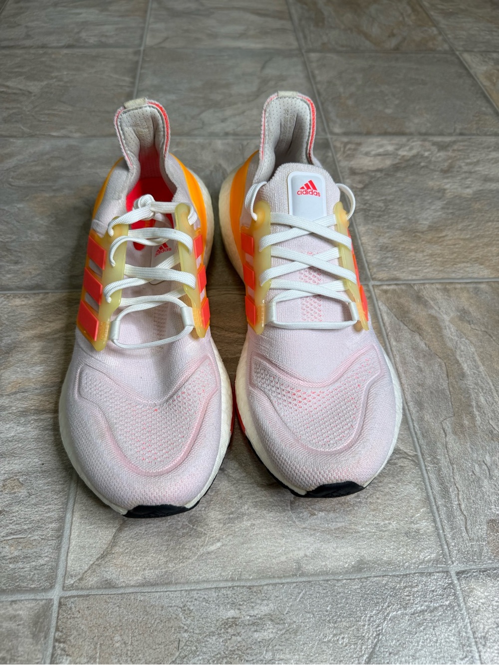 Addias Ultra Boost 22 White Flash Orange Women’s Shoe Size 10 GX5595 Preowned